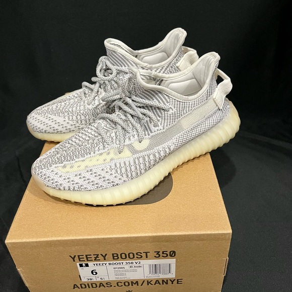 Yeezy Boost 350 V2 - Picture 4 of 8